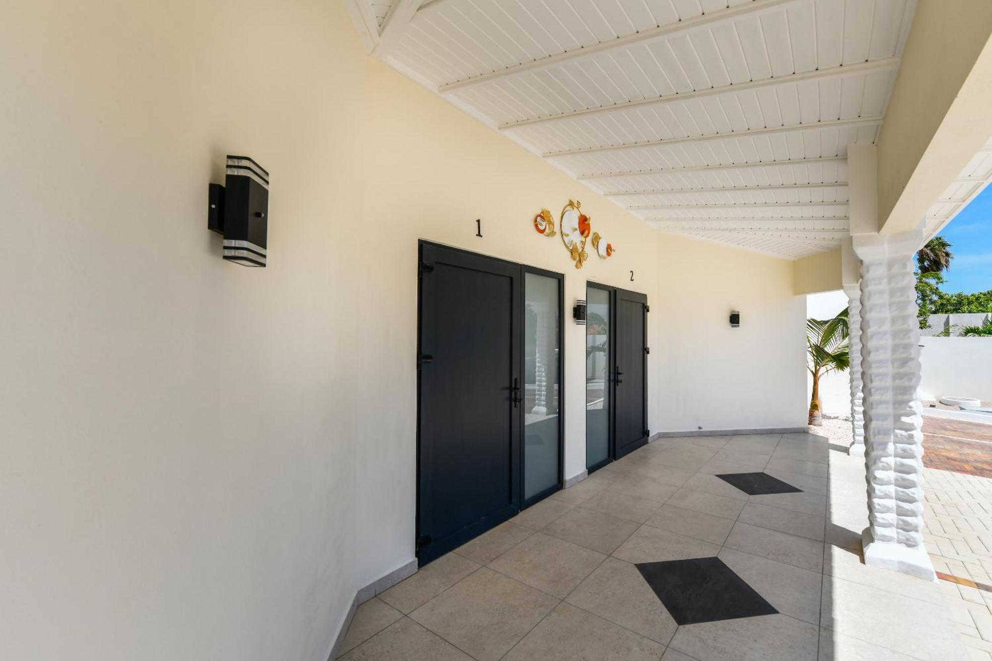 Boutique Hotel Swiss Paradise Aruba Villas And Suites Palm Beach Eksteriør billede