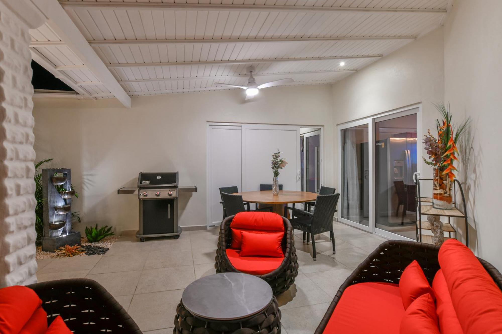 Boutique Hotel Swiss Paradise Aruba Villas And Suites Palm Beach Eksteriør billede