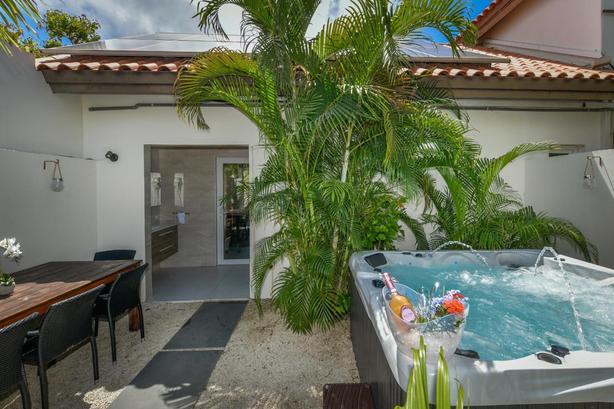 Boutique Hotel Swiss Paradise Aruba Villas And Suites Palm Beach Eksteriør billede