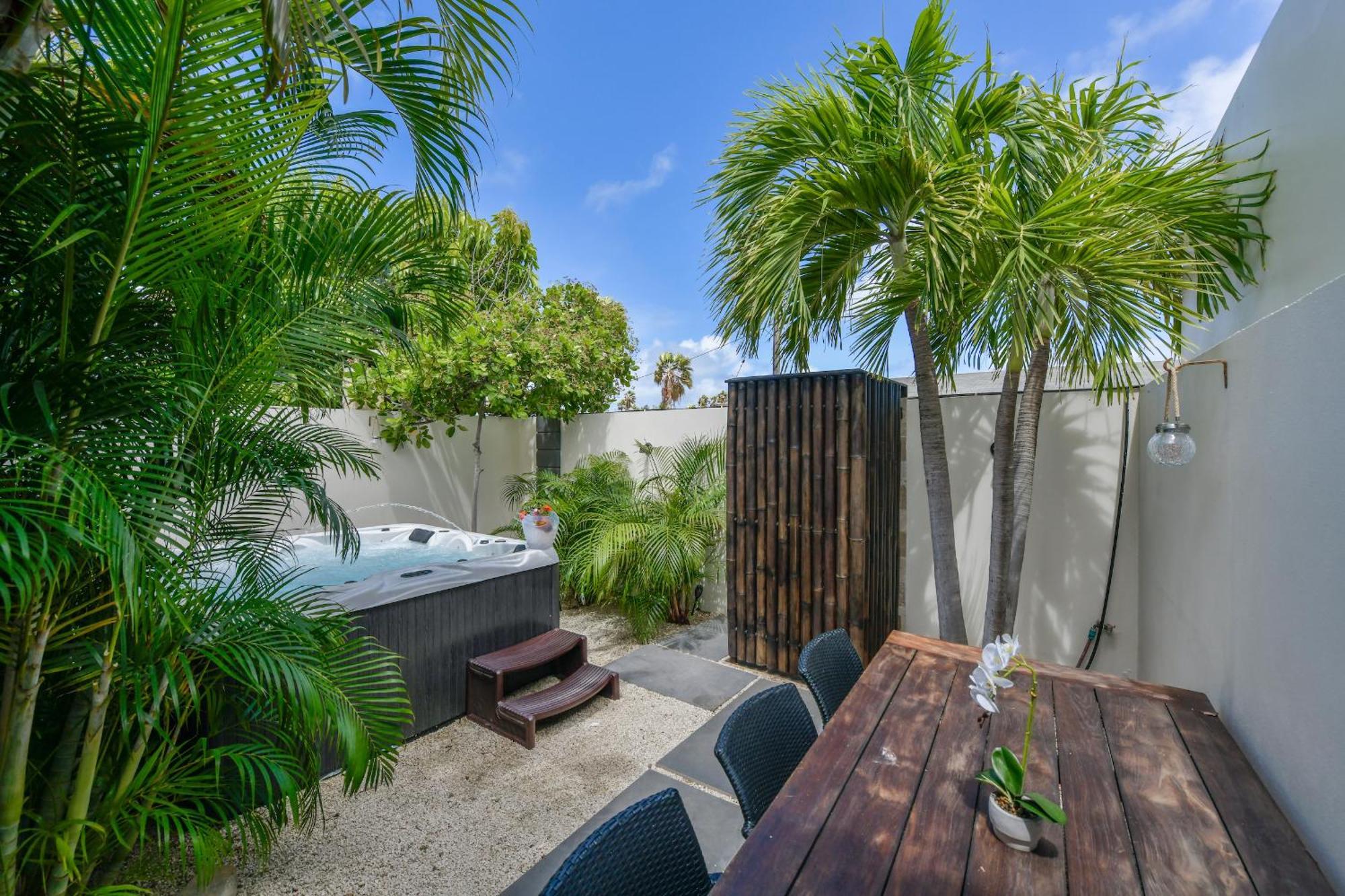 Boutique Hotel Swiss Paradise Aruba Villas And Suites Palm Beach Eksteriør billede