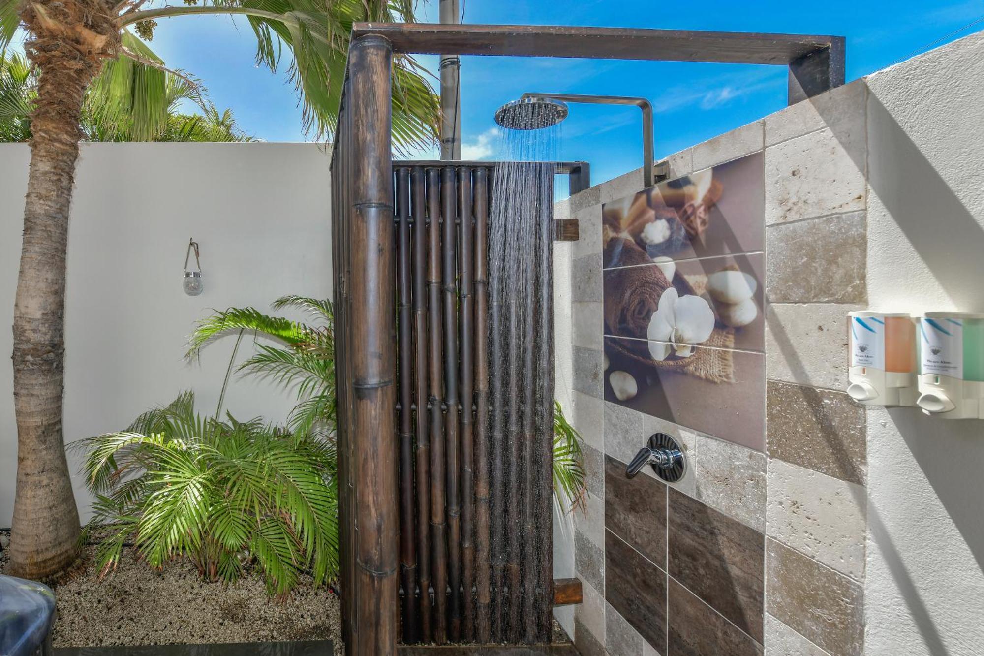Boutique Hotel Swiss Paradise Aruba Villas And Suites Palm Beach Eksteriør billede